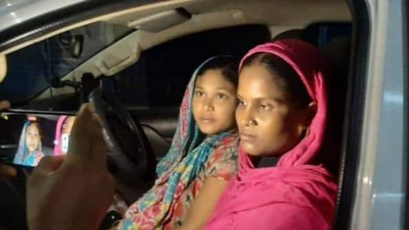 অন্তঃসত্ত্বা নারীর পাশে দাঁড়িয়েছেন ইউএনও
